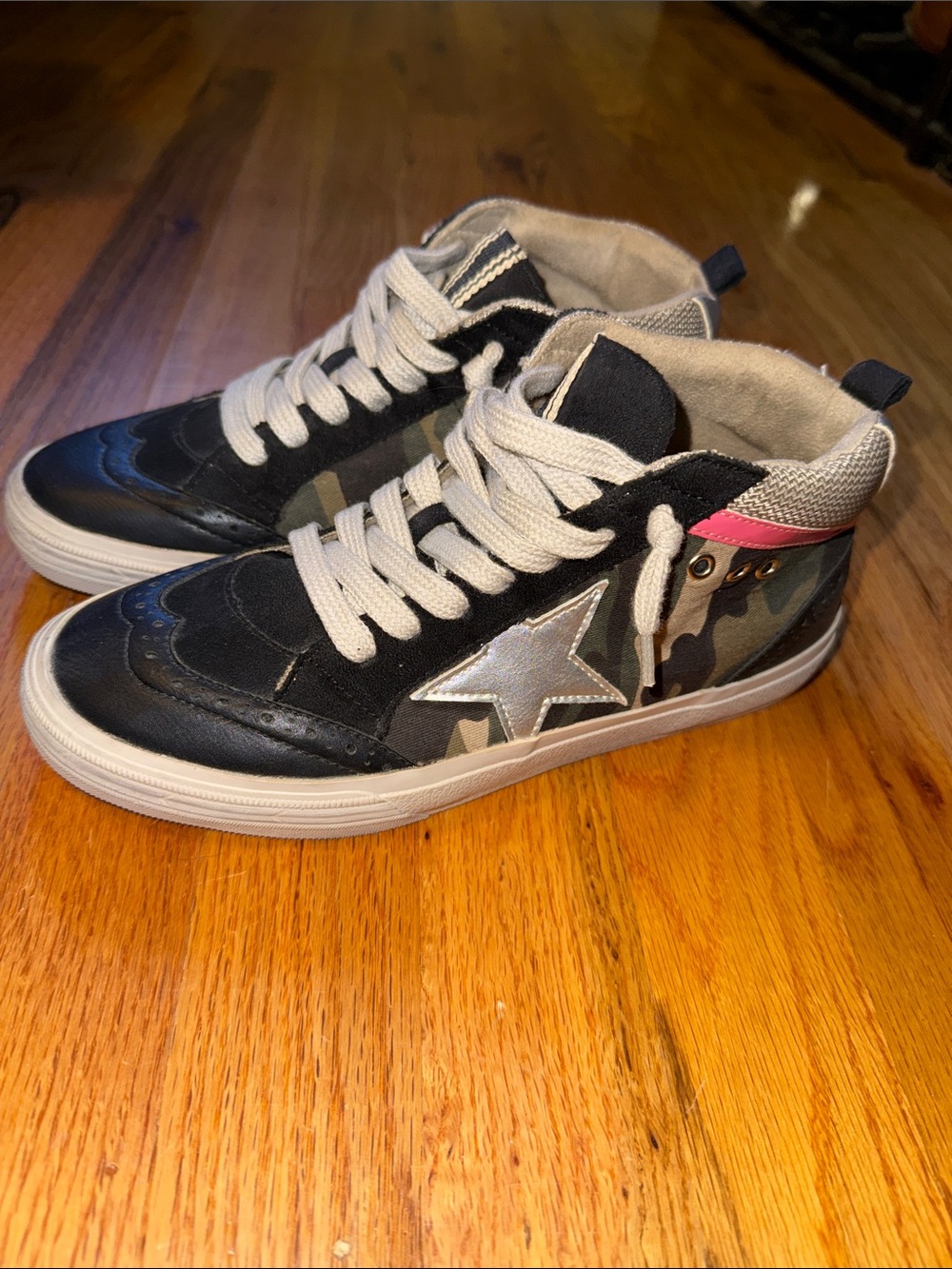 ShuShop Black Camouflage High-Top Sneakers with White Star and Pink Accent